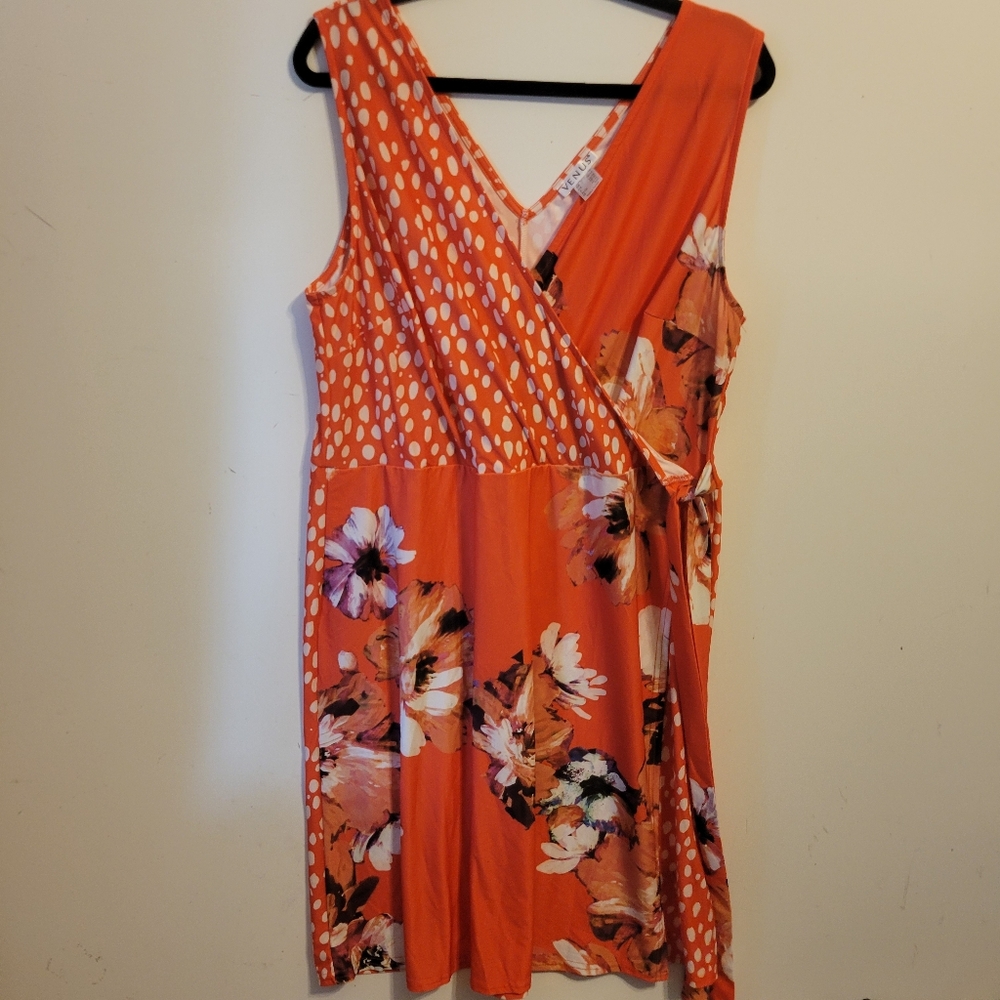 1X VENUS FLORAL ORANGE DOT SLEEVELESS WRAP TIE WAIST STRETCH DRESS